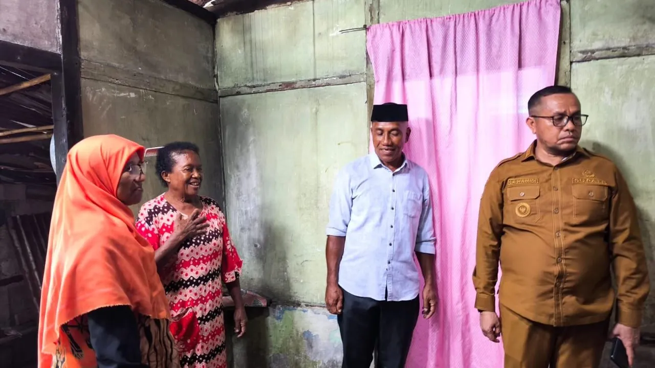 Saadiah Uluputty Dukung Program RTLH bagi Rumah Warga di Buru Selatan Maluku